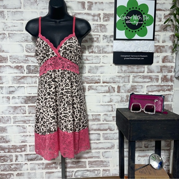 Marilyn Monroe Pink and Leopard Print Chemise - Picture 1 of 7